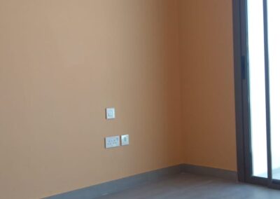Peach wall paint, Dubai apartment move-out